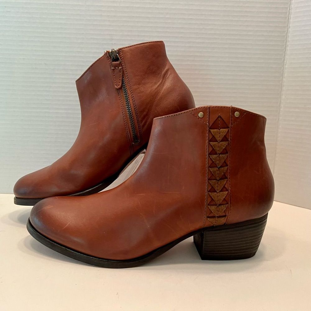 NWOB CLARKS Maypearl Fawn Leather Ankle Boots 8.5